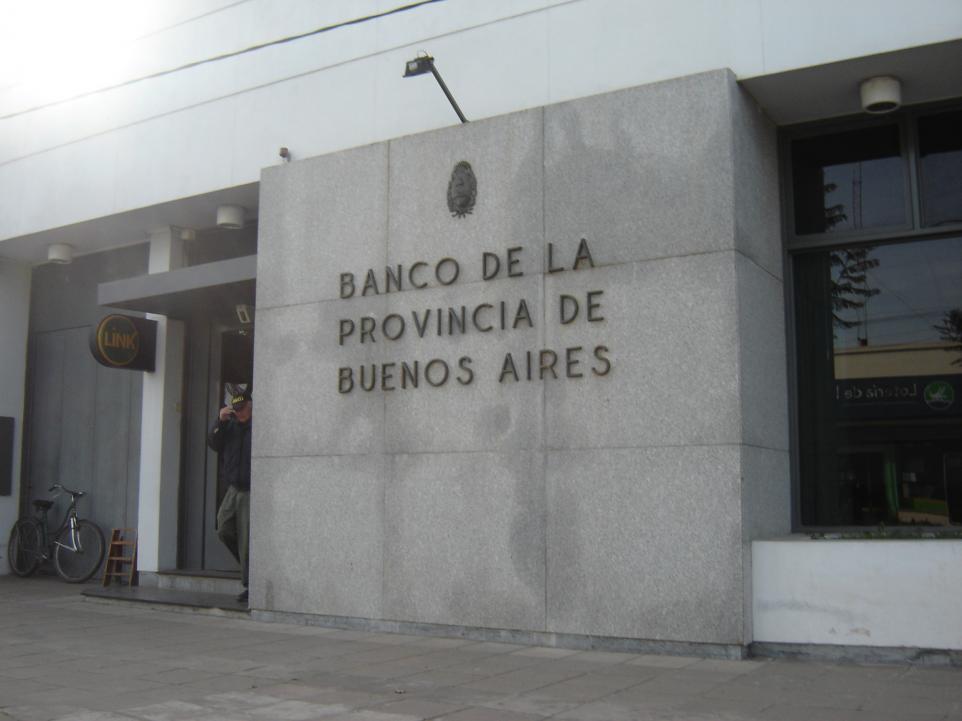 [foto: Banco Provincia de Buenos Aires sucursal O' Higgins: Entrada al Banco Provincia]