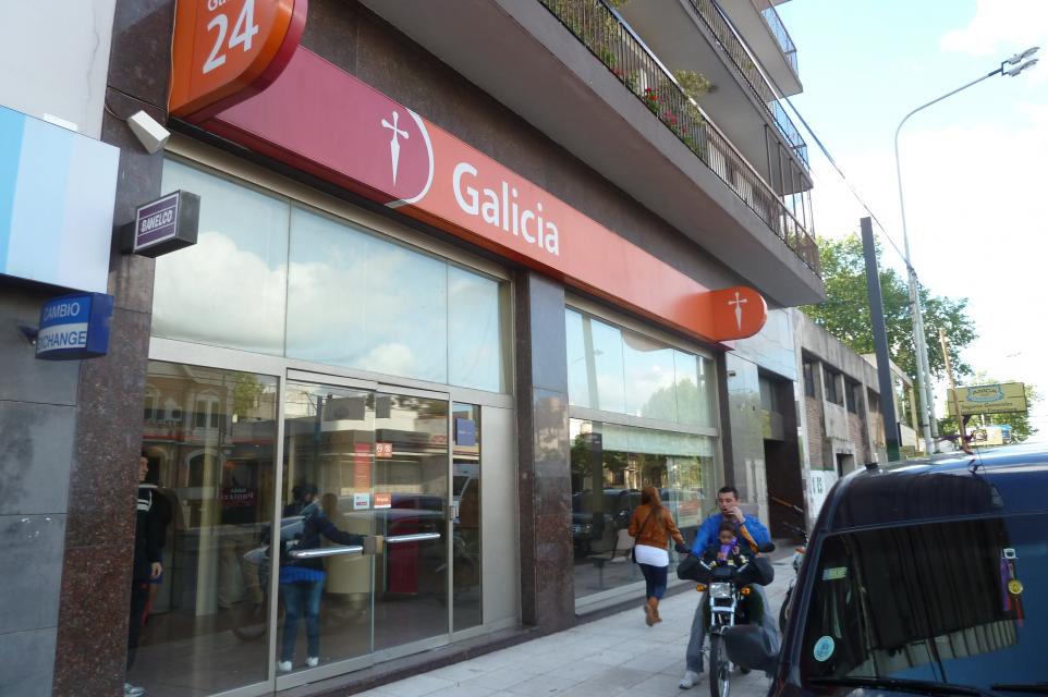 [foto: Banco Galicia sucursal Banfield: Banco Galicia de Banfield]